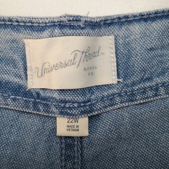 NWT Universal Thread Ladies Size 22W Light Wash High Rise Midi Shorts - Picture 3 of 13